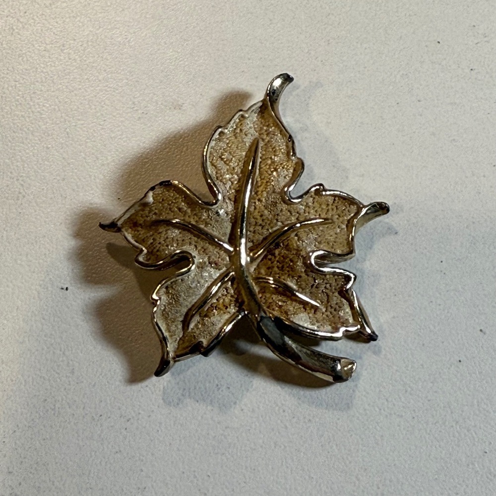 Vintage Textured Gold‎ Tone Leaf Brooch Pin Nature Autumn Fall Jewelry